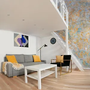 Apartment Goldart Design In The Heart Of, Budapest